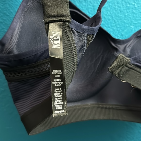 Victoria’s Secret sports bra Navy in size 36D - Picture 3 of 4